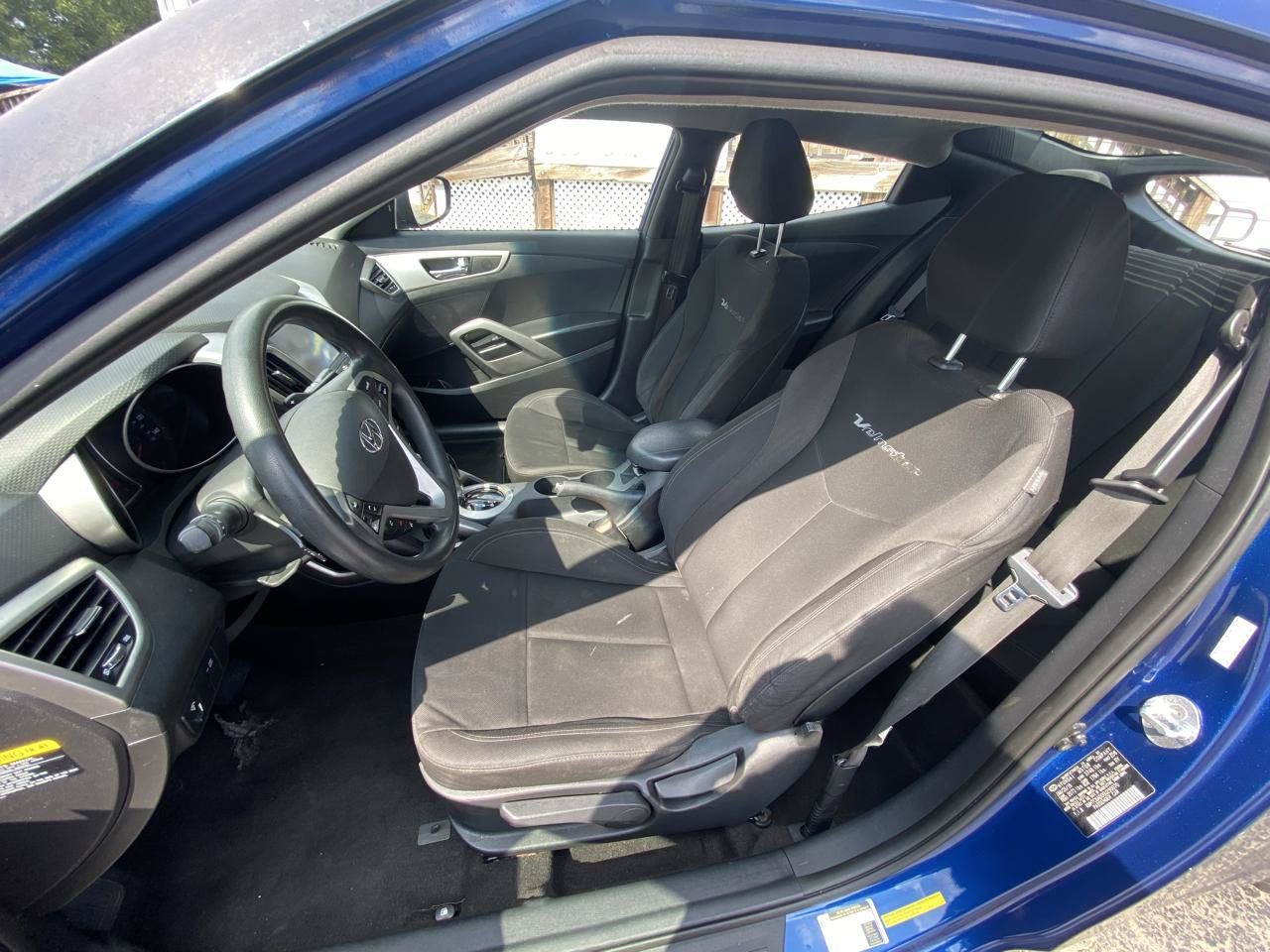 Used 2016 Hyundai Veloster FWD image 9