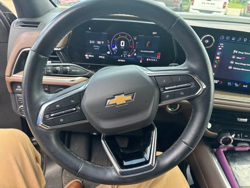 Used 2025 Chevrolet Tahoe High Country AWD/4WD image 13