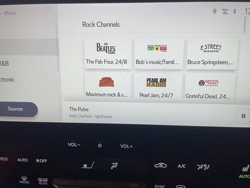 Used 2023 Toyota bZ4X AWD image 11