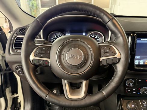 Used 2018 Jeep Compass Latitude w/ Popular Equipment Group AWD/4WD image 19