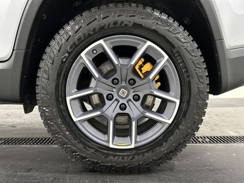 Used 2022 Rivian R1T Launch Edition image 10