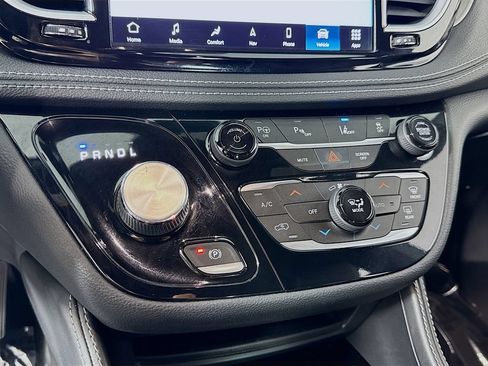Used 2022 Chrysler Pacifica Limited w/ S Appearance Package FWD image 10