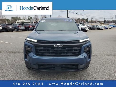 Used 2025 Chevrolet Traverse LT w/ Midnight/Sport Edition image 2