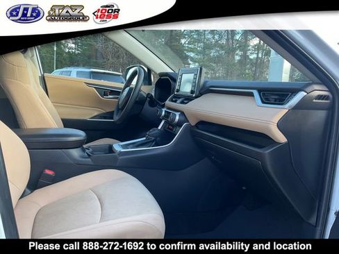 Used 2019 Toyota RAV4 XLE w/ Convenience Package image 16