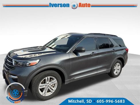 Used 2020 Ford Explorer XLT w/ Equipment Group 202A AWD/4WD image 3