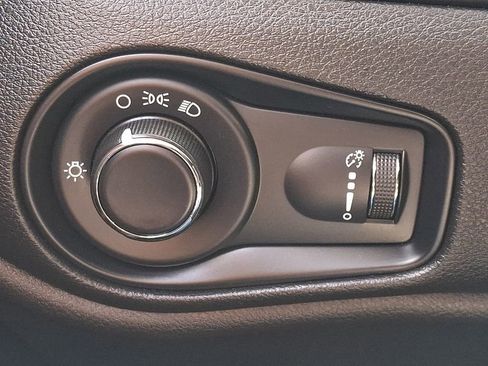 Used 2023 Jeep Renegade Latitude AWD/4WD image 27