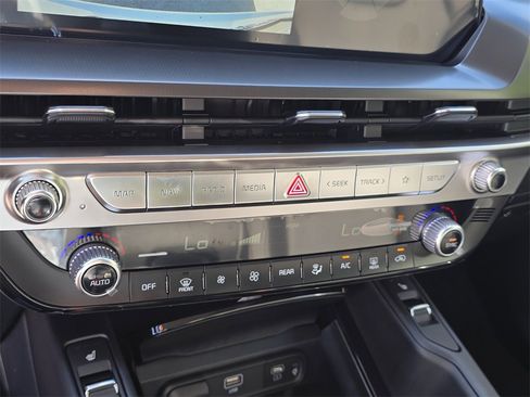 New 2025 Kia Telluride S image 28