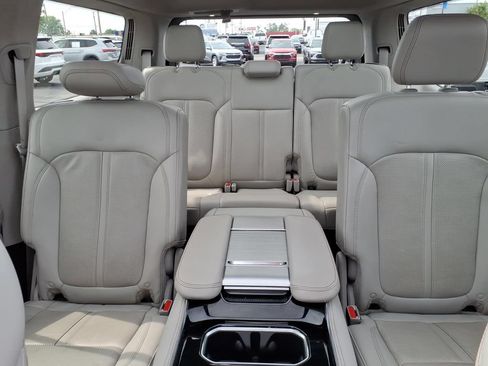 Used 2023 Jeep Grand Wagoneer 4WD image 7