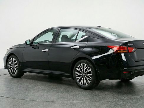 Used 2025 Nissan Altima 2.5 SV image 6