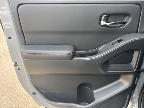 Used 2025 Nissan Frontier PRO-4X image 21