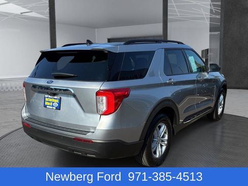 Used 2021 Ford Explorer XLT RWD image 4