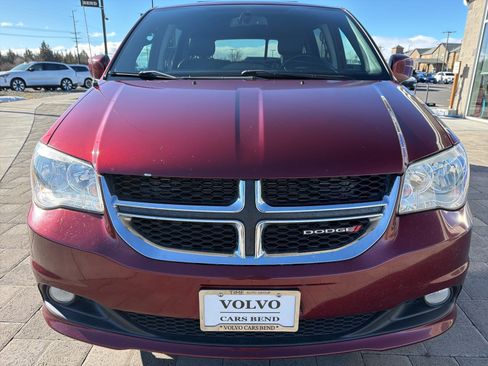 Used 2017 Dodge Grand Caravan SXT w/ Driver Convenience Group image 7