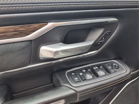 Used 2019 RAM 1500 Laramie AWD/4WD image 12