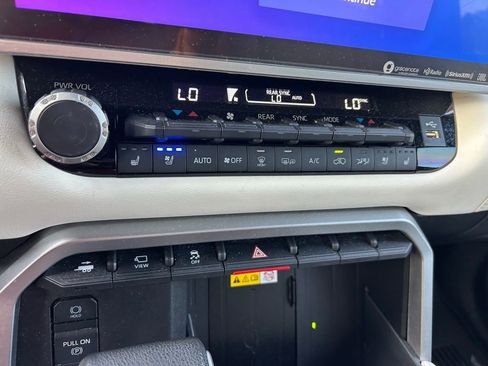 Used 2023 Toyota Sequoia Capstone AWD/4WD image 28