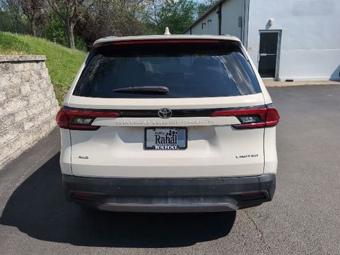 Used 2024 Toyota Grand Highlander AWD image 4