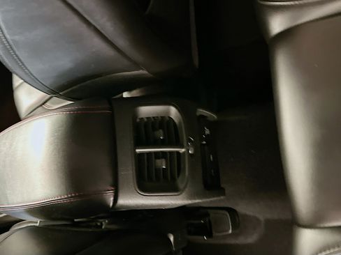 Used 2019 Jeep Cherokee Trailhawk w/ Comfort/Convenience Group AWD/4WD image 27