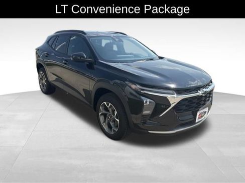 Used 2024 Chevrolet Trax LT w/ Driver Confidence Package FWD image 4