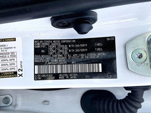 Used 2023 Lexus GX 460 Premium w/ Accessory Package AWD/4WD image 35