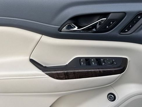 Used 2022 GMC Acadia Denali w/ Denali Ultimate Package image 11