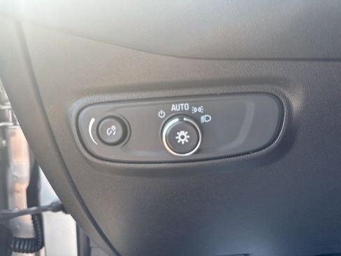 Used 2019 Chevrolet Equinox LT w/ LPO, Cargo Package image 21