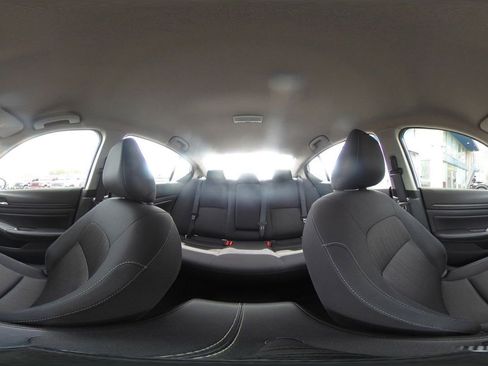 Used 2025 Nissan Altima 2.5 SV FWD image 43