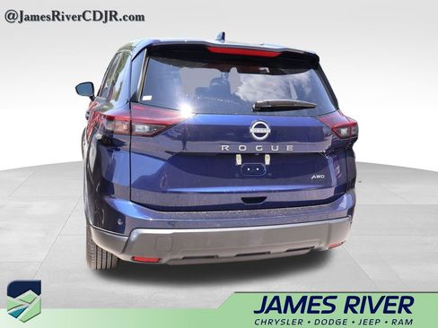 Used 2025 Nissan Rogue SV AWD/4WD image 17