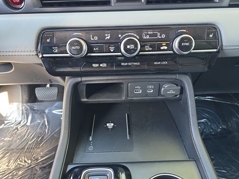 Used 2025 Honda Pilot EX-L image 26