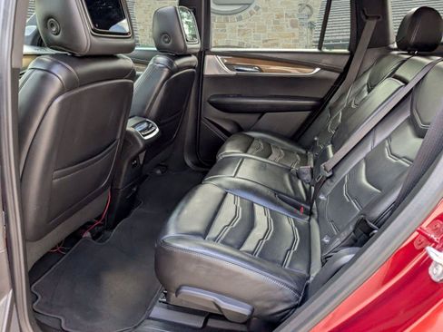 Used 2020 Cadillac XT6 FWD image 16