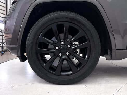 Used 2019 Jeep Grand Cherokee Altitude RWD image 4