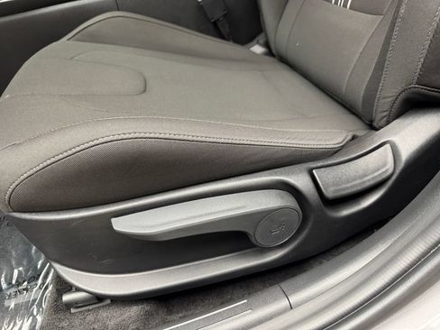 Used 2025 Hyundai Elantra Sport FWD image 11