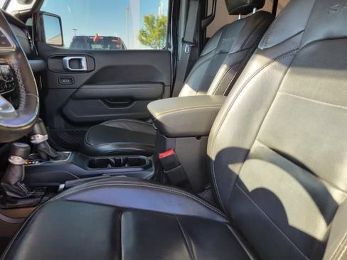 Used 2020 Jeep Wrangler Unlimited Sahara w/ Dual Top Group AWD/4WD image 18