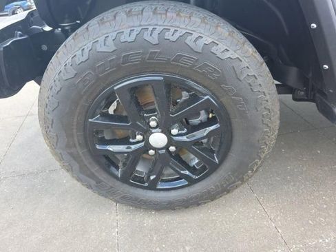 Used 2023 Jeep Gladiator Sport AWD/4WD image 22