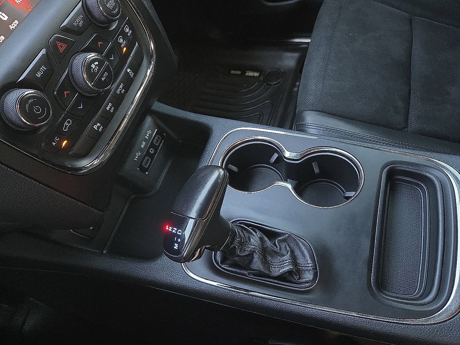 Used 2020 Dodge Durango R/T w/ Blacktop Package RWD image 25