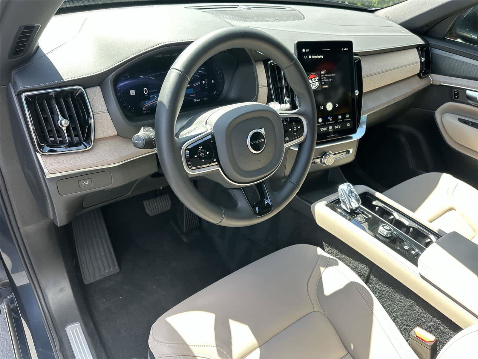 Used 2026 Volvo XC90 B6 Plus AWD/4WD image 2