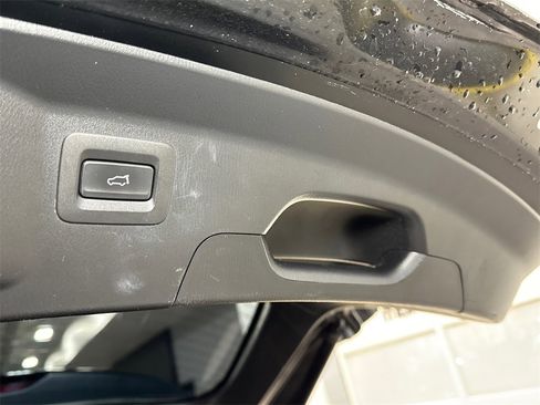 Used 2018 MAZDA CX-9 Touring w/ Touring Premium Package image 12