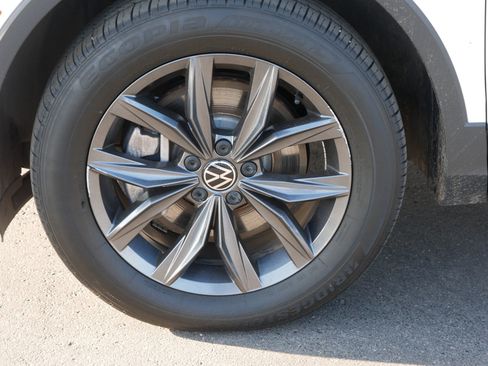 Used 2022 Volkswagen Tiguan SE image 15