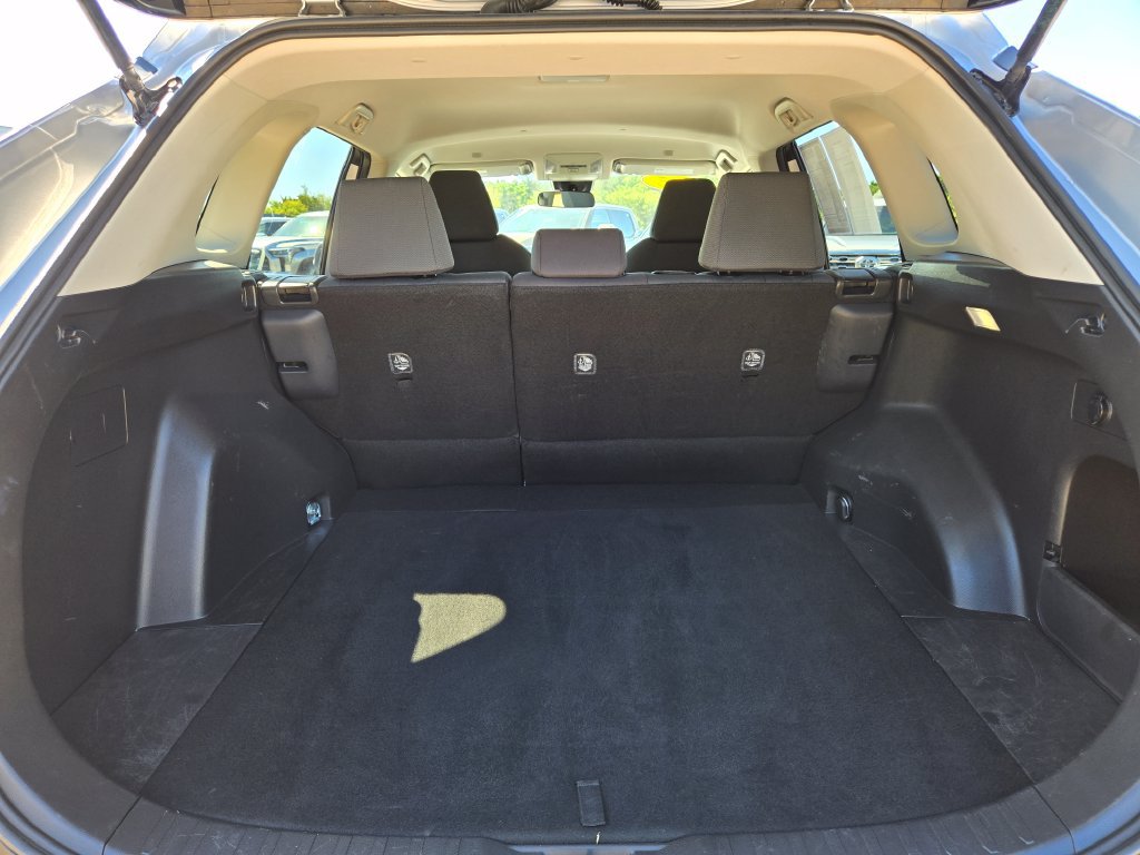 Used 2025 Toyota RAV4 XLE AWD/4WD image 10