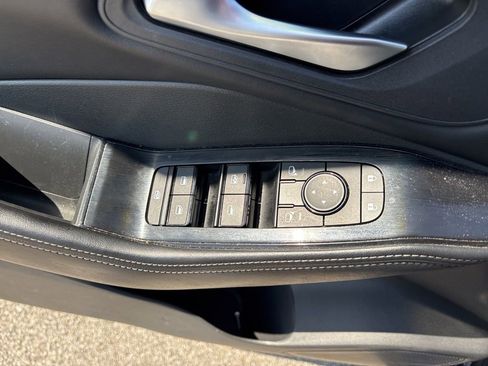 Used 2025 Nissan Rogue SV image 29