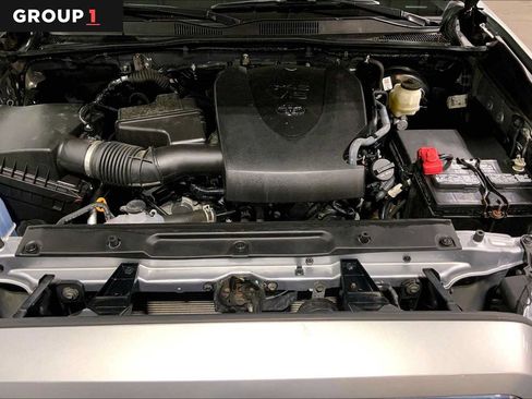 Certified 2021 Toyota Tacoma SR5 AWD/4WD image 32