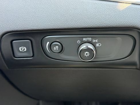 Used 2021 Buick Enclave Essence w/ Sound and Sites Package FWD image 13