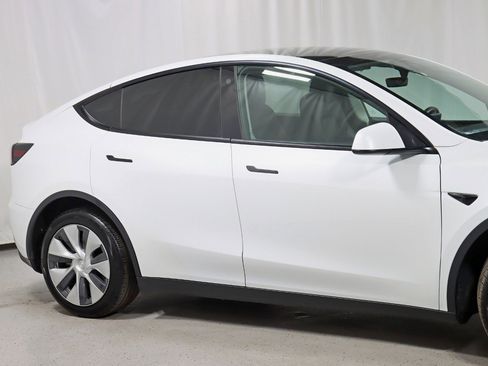 Used 2023 Tesla Model Y Long Range AWD/4WD image 3
