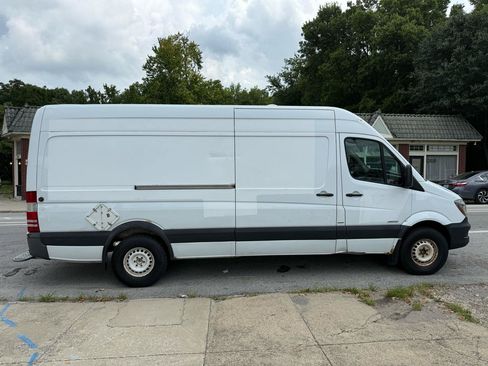 Used 2014 Mercedes-Benz Sprinter 2500 image 6