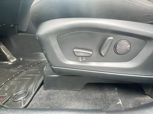 Used 2020 Ford Explorer XLT w/ Comfort Package image 20