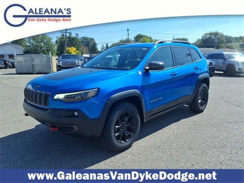 Used 2019 Jeep Cherokee Trailhawk w/ Cold Weather Group image 1