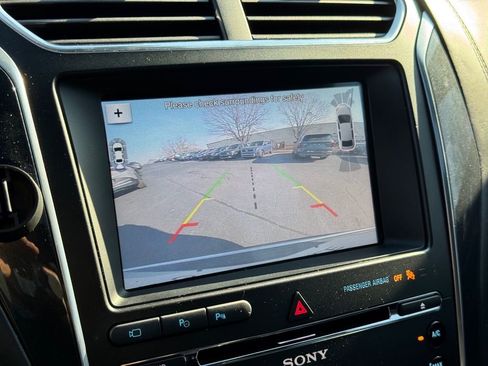 Used 2018 Ford Explorer Platinum image 25