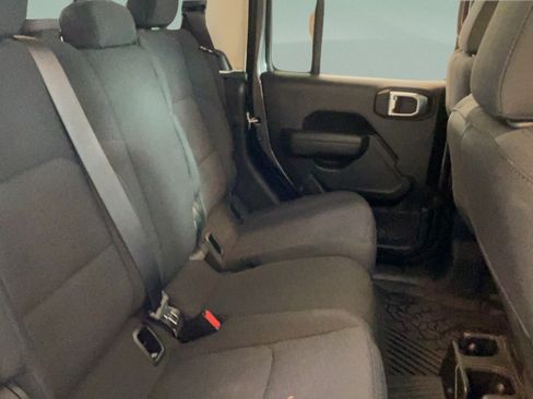 Used 2022 Jeep Gladiator Sport AWD/4WD image 35