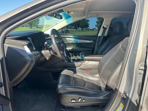 Used 2018 Cadillac XT5 Luxury w/ Driver Awareness Package AWD/4WD image 9