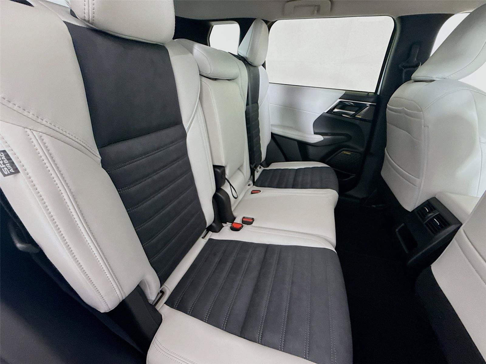New 2026 Mitsubishi Outlander SE FWD image 20