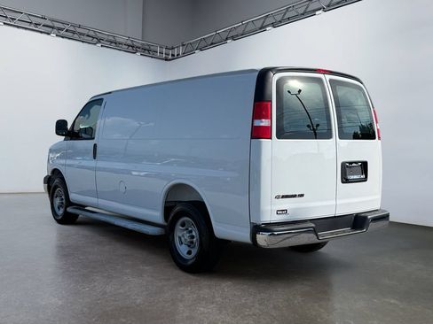 Used 2025 Chevrolet Express 2500 w/ Driver Convenience Package RWD image 5