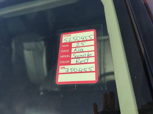 Certified 2025 Kia Sorento S w/ Panoramic Sunroof Package image 6